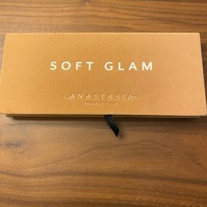 Anastasia Beverly Hills Soft Glam Palette